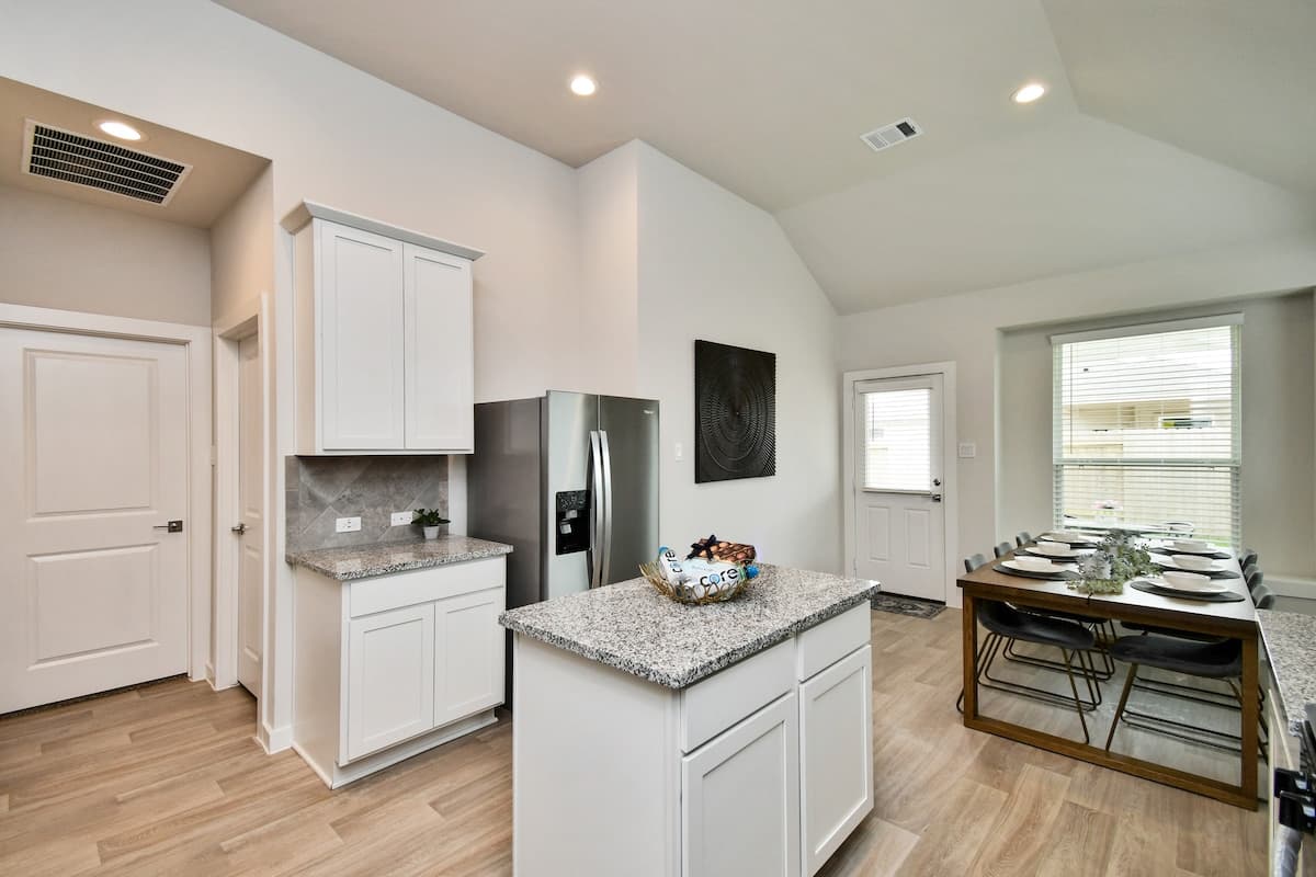 Modern 4-Bedroom Retreat in Spring, TX - Photo 3